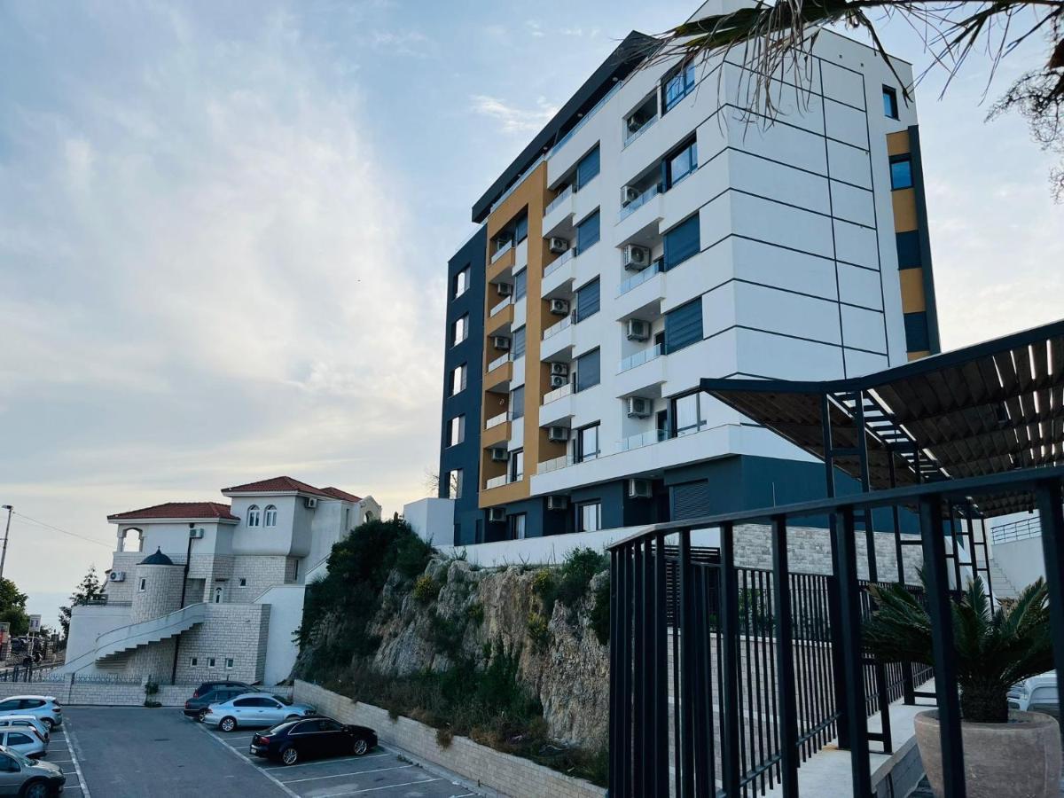 Art'S Apartment Mit Pool Ulcinj Pinjes Eksteriør billede