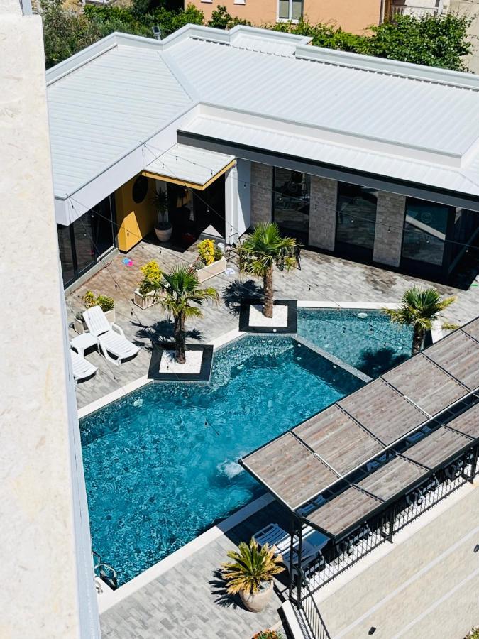 Art'S Apartment Mit Pool Ulcinj Pinjes Eksteriør billede